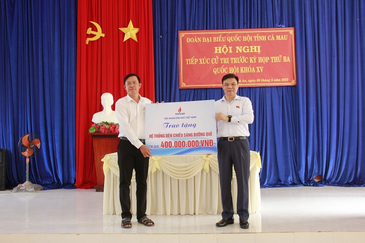 Đồng chí Lê Mạnh Hùng tiếp xúc cử tri xã Khánh An, huyện U Minh, tỉnh Cà Mau