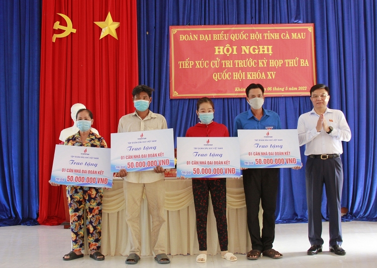 Đồng chí Lê Mạnh Hùng tiếp xúc cử tri xã Khánh An, huyện U Minh, tỉnh Cà Mau