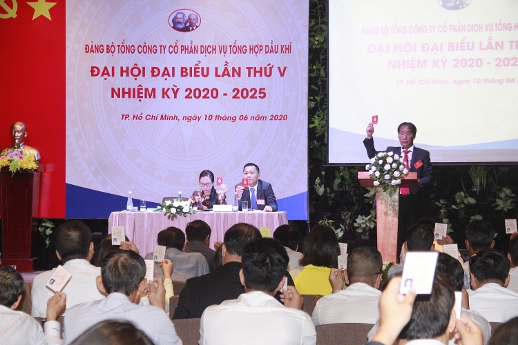quyet liet doi moi vi su phat trien ben vung