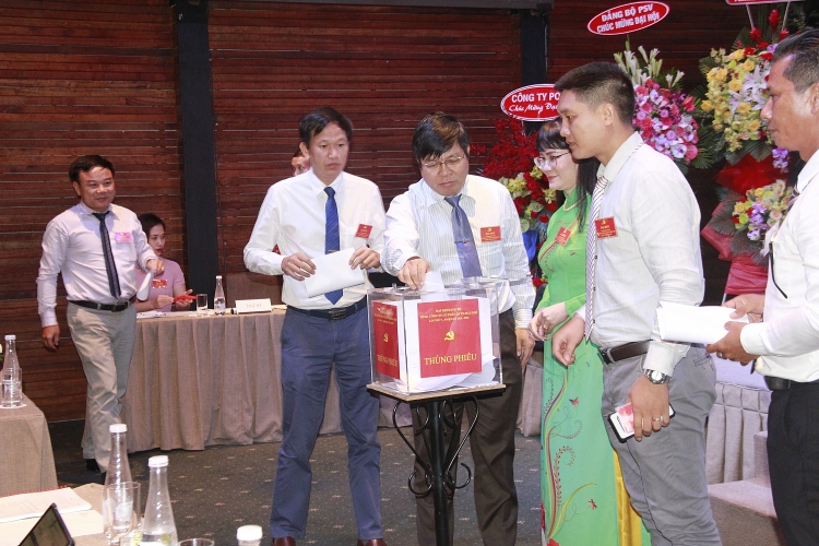 quyet liet doi moi vi su phat trien ben vung