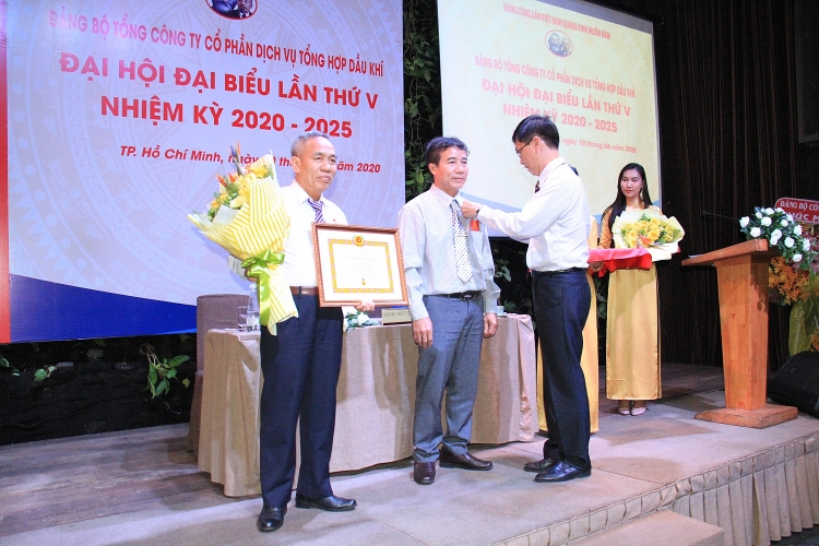 quyet liet doi moi vi su phat trien ben vung