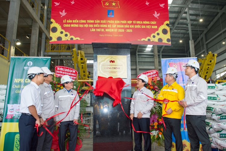 no luc vuot khung hoang kep dua cac du an ve dich dung tien do