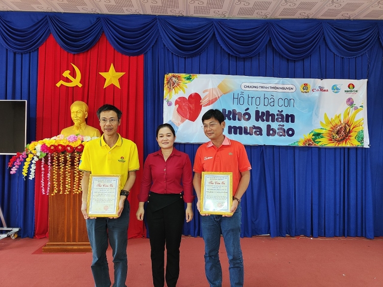 PVCFC trợ sức bà con khắc phục thiệt hại do mưa dông tại Cà Mau