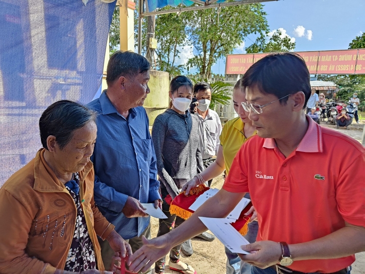PVCFC trợ sức bà con khắc phục thiệt hại do mưa dông tại Cà Mau