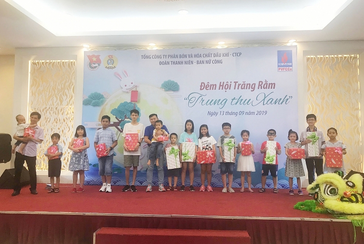 pvfcco ron rang va y nghia chuong trinh dem hoi trang ram trung thu xanh