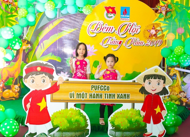 pvfcco ron rang va y nghia chuong trinh dem hoi trang ram trung thu xanh
