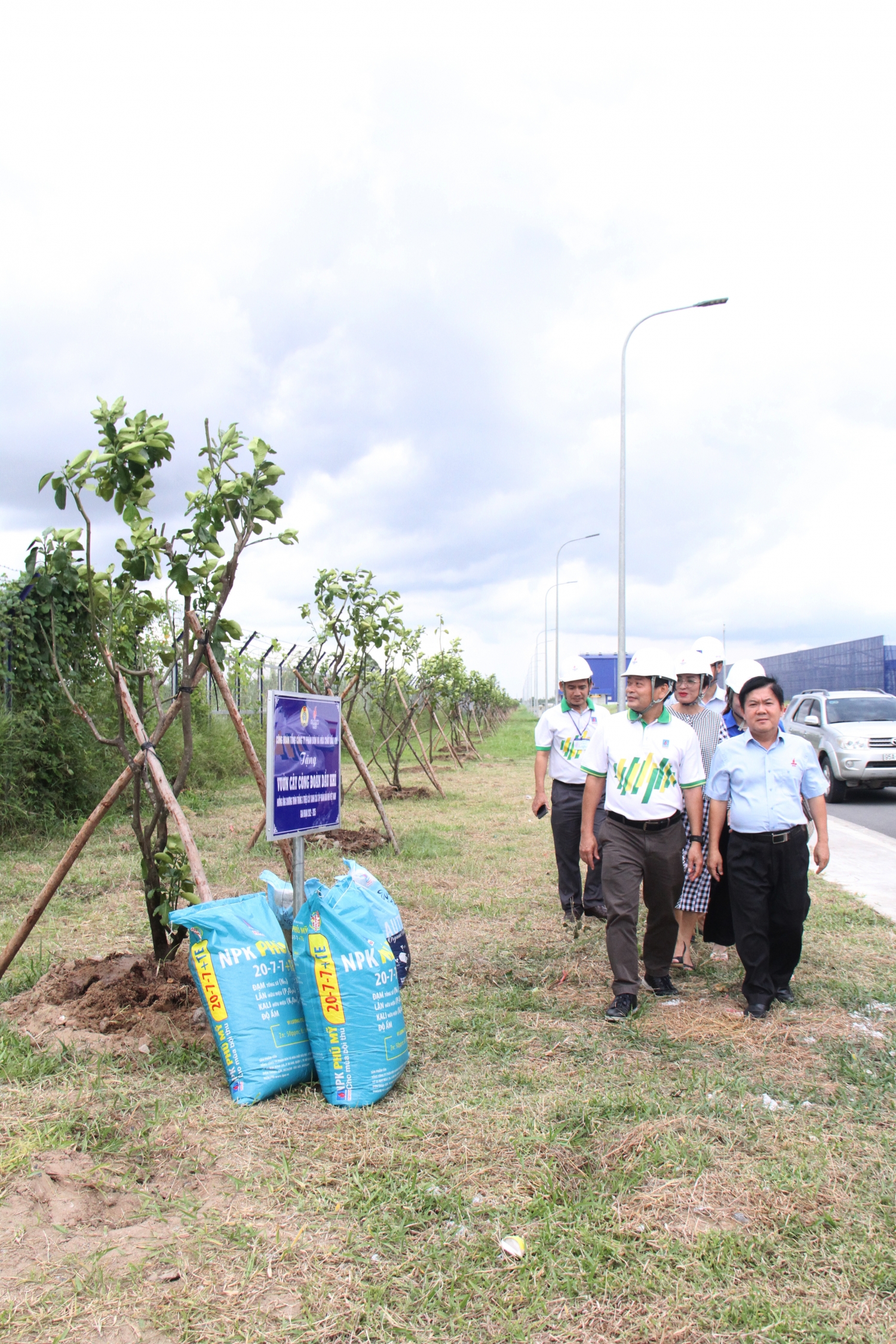 PVFCCo tham gia chương trình trồng 03 triệu cây xanh của Petrovietnam tại NMNĐ Sông Hậu 1