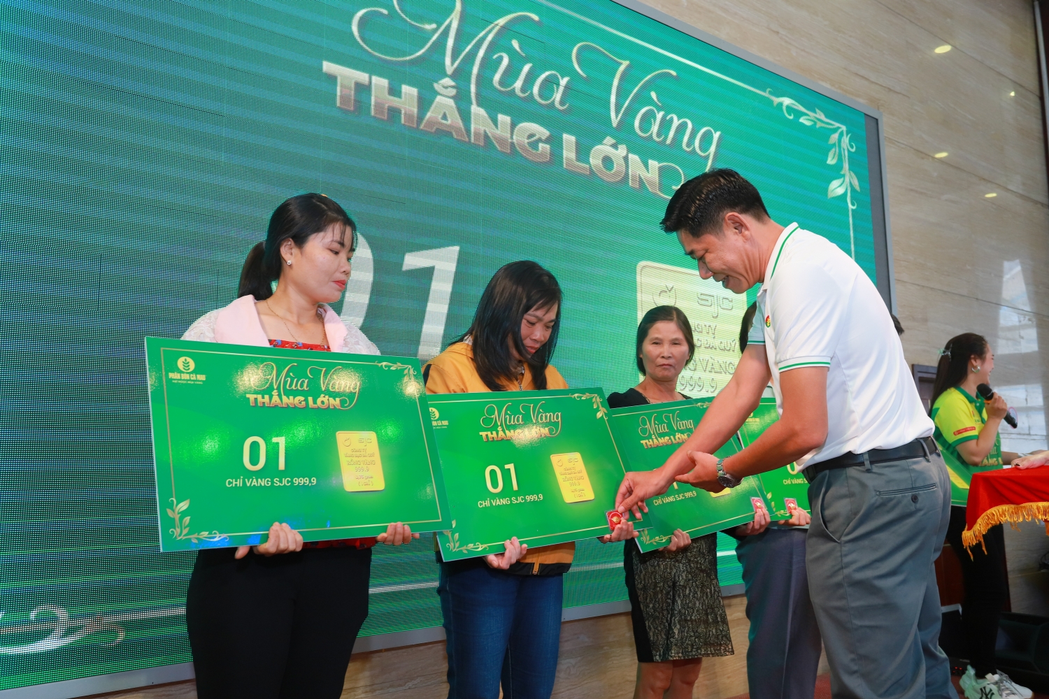Chương trình “Mùa vàng thắng lớn” của PVCFC: Canh nông hiệu quả, nhận quà giá trị