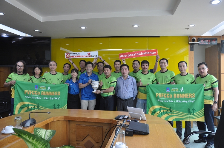 pvfcco runners dat chuc vo dich giai marathon quoc te