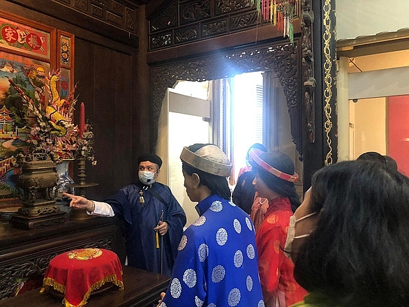 Tội cho chiếc áo dài!