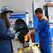 Tiêu dùng tháng 11/2021 đắt đỏ do... giá xăng dầu tăng cao?