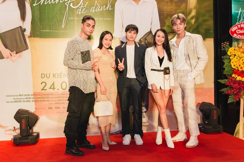 dan sao viet hao huc di ra mat phim thang 5 de danh